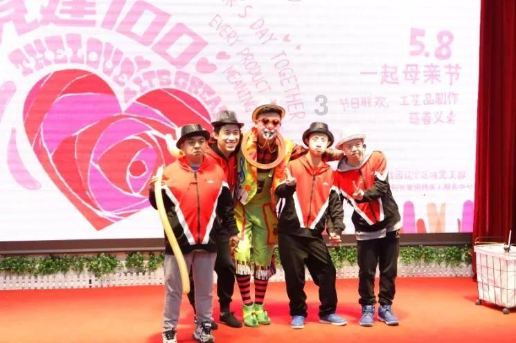 年货市场创意礼盒颜值高销售旺